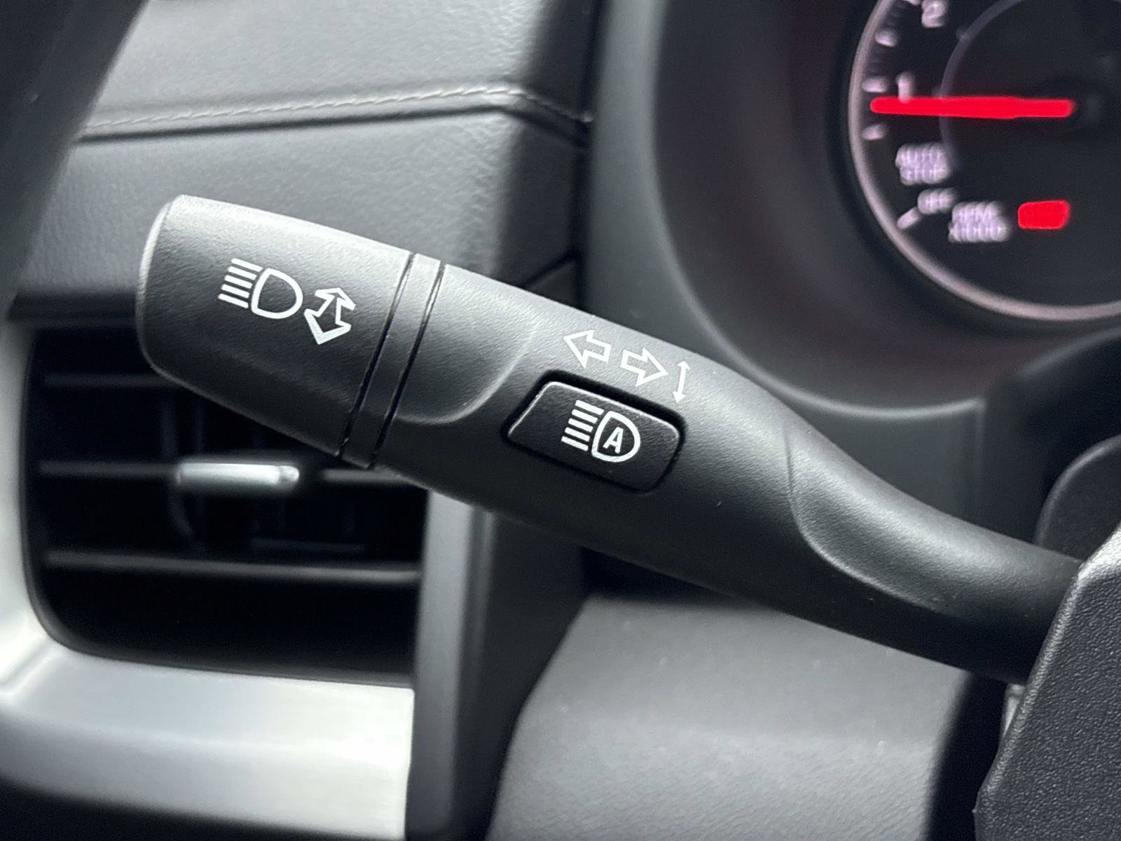 Used 2023 GMC Terrain SLE image 18