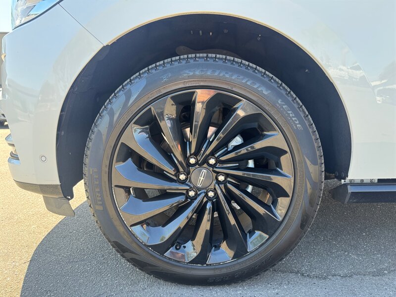 Used 2021 Lincoln Navigator L Reserve AWD/4WD image 8