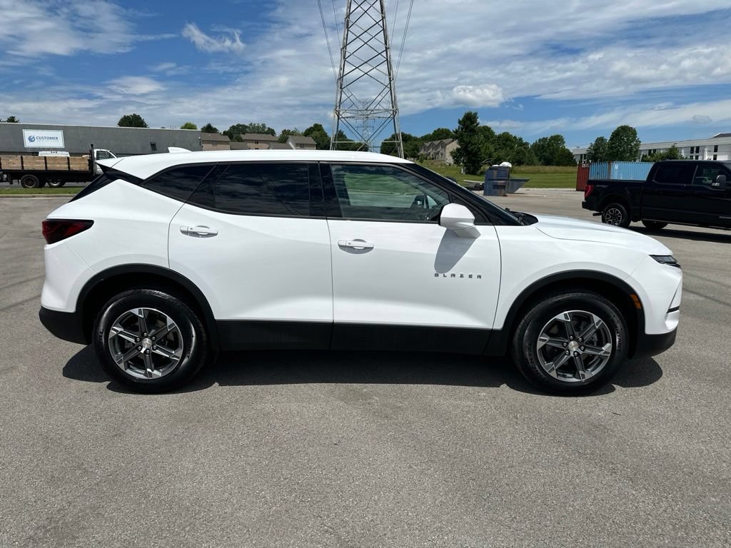 Used 2025 Chevrolet Blazer LT AWD/4WD image 8