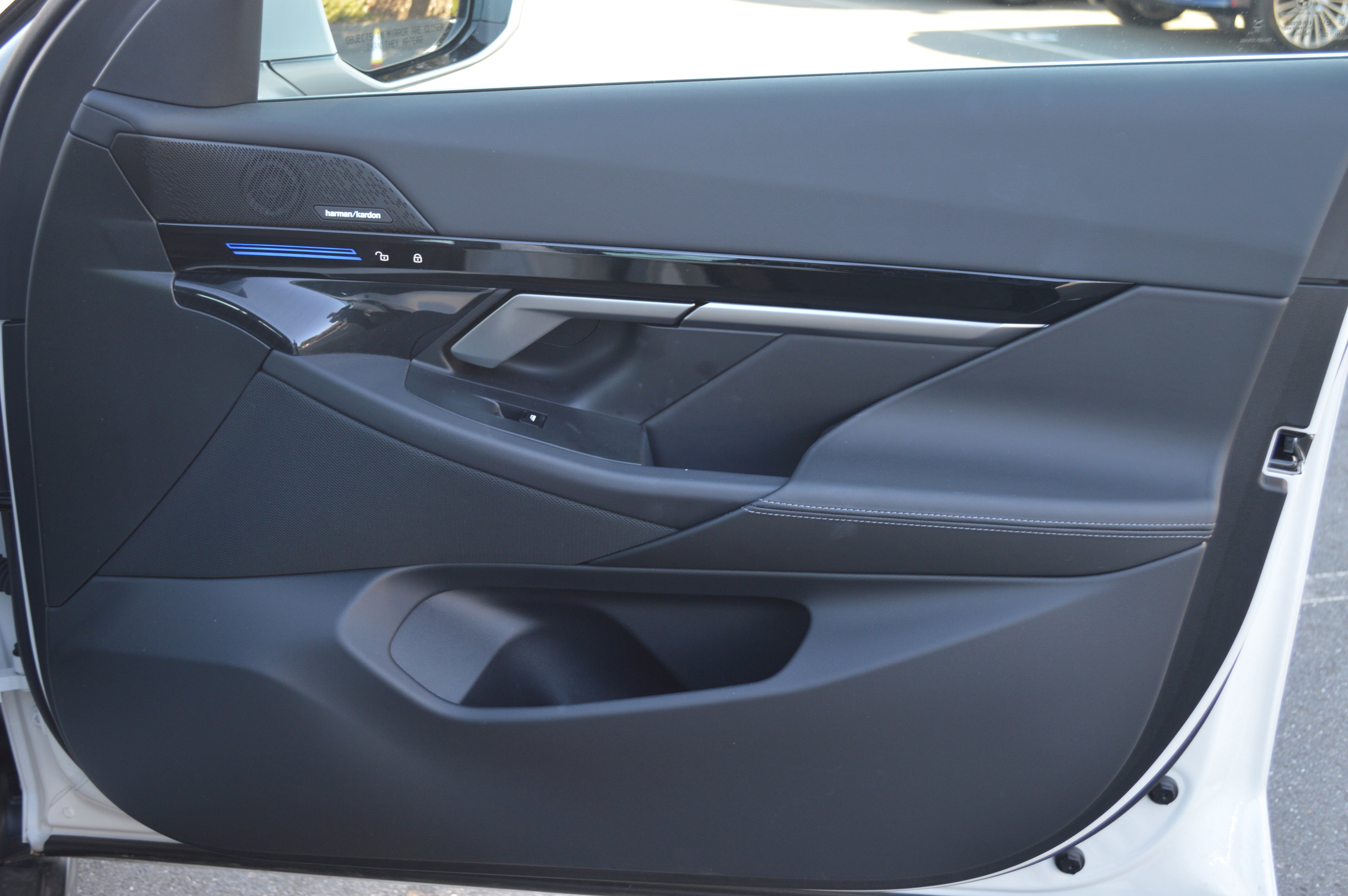 Used 2025 BMW 530i xDrive w/ Premium Package image 36