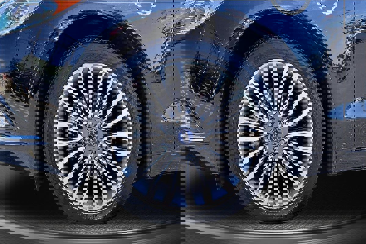 Used 2017 Ford Fusion Energi Titanium FWD image 9