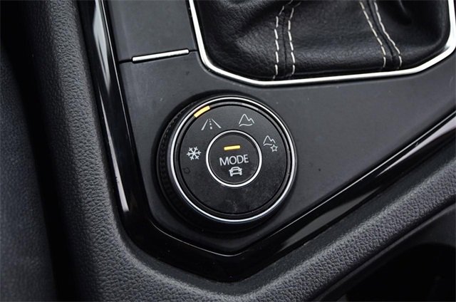 Certified 2022 Volkswagen Taos SEL w/ Panoramic Sunroof Package image 18