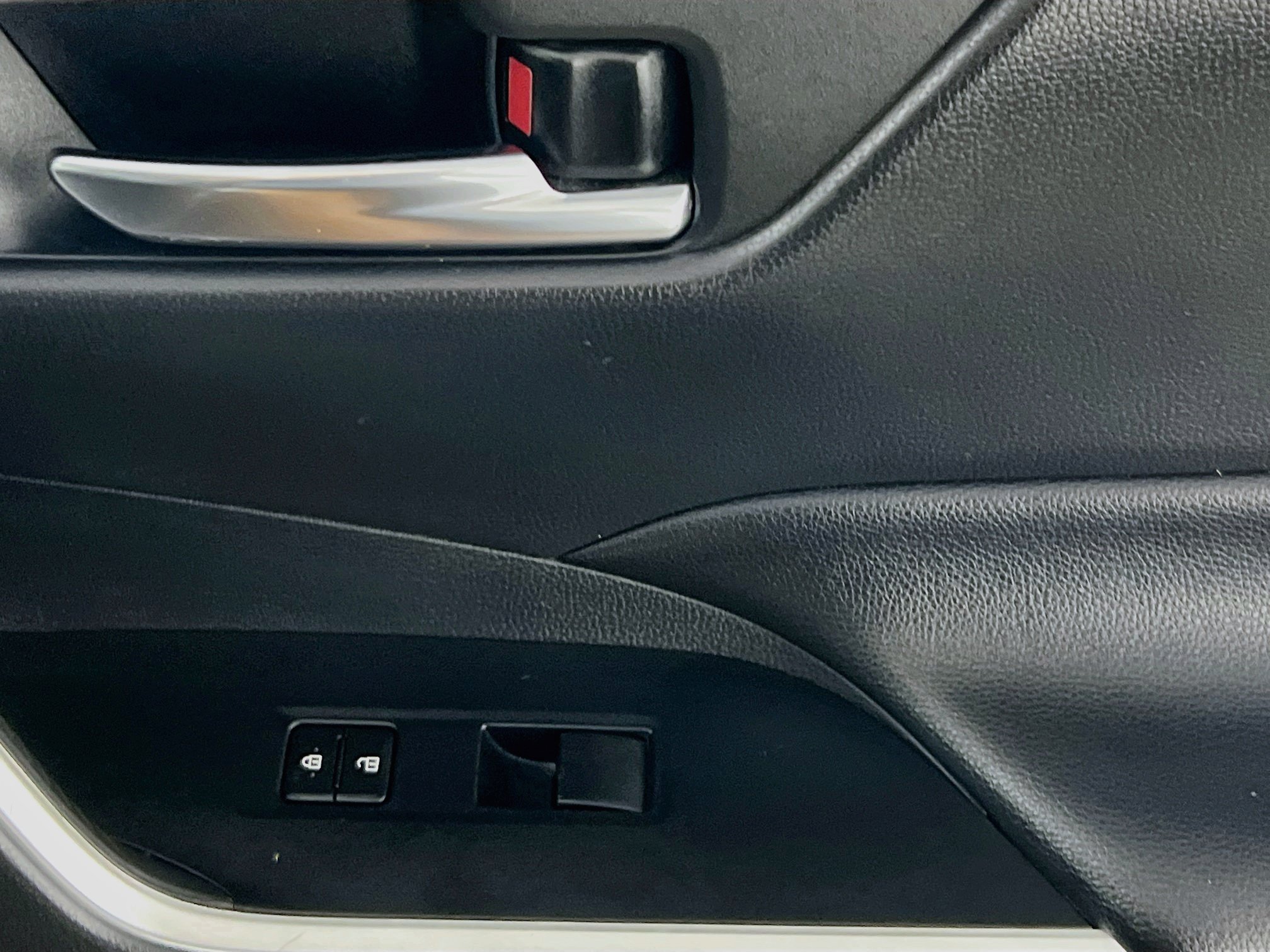 Used 2019 Toyota RAV4 XLE w/ Convenience Package FWD image 31