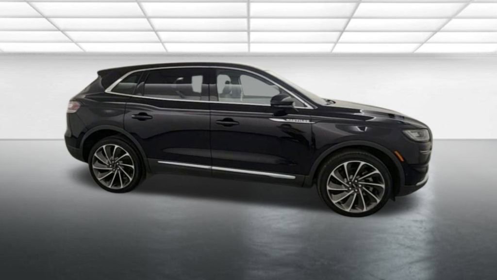 Used 2022 Lincoln Nautilus Reserve w/ Equipment Group 201A image 9