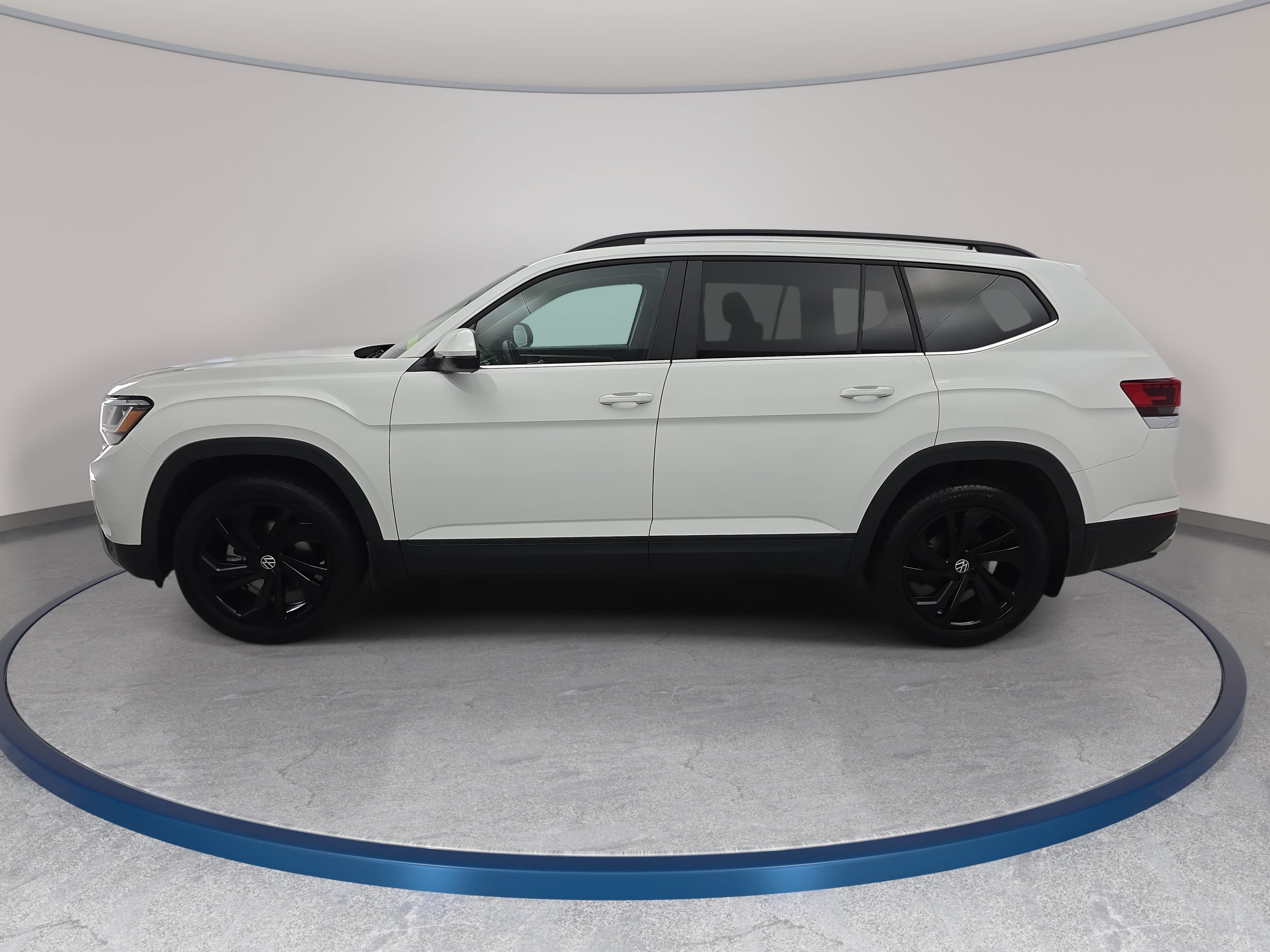 Certified 2023 Volkswagen Atlas SE w/ Black Wheel Package AWD/4WD image 8