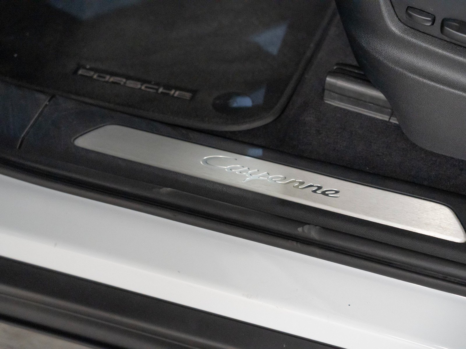 Certified 2023 Porsche Cayenne Coupe AWD/4WD image 12