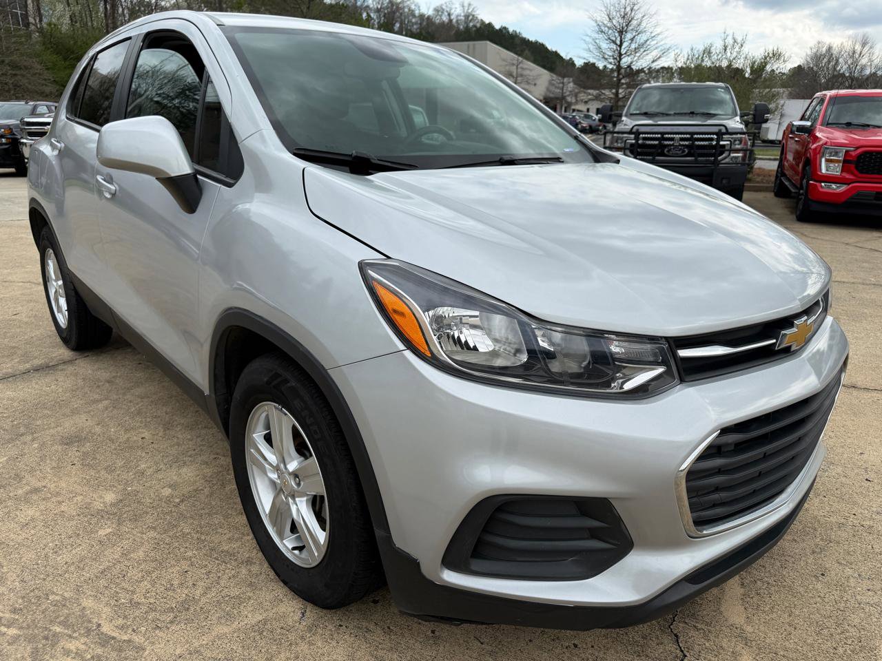 Used 2022 Chevrolet Trax LS w/ Tint and Cruise Package FWD image 5