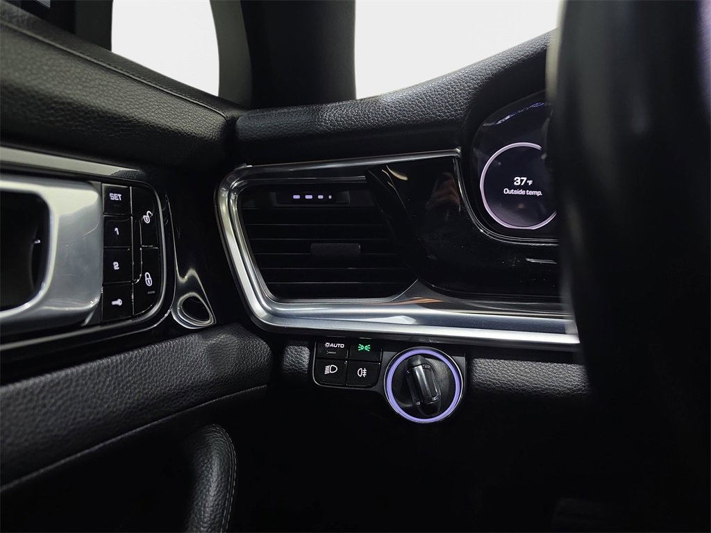 Used 2018 Porsche Panamera 4 image 28