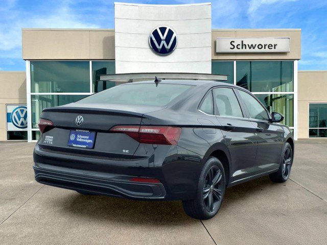 Used 2022 Volkswagen Jetta SE w/ Panoramic Sunroof Package image 4