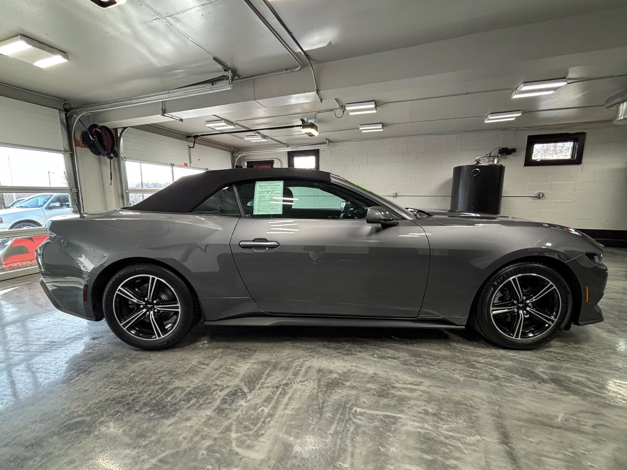 Used 2024 Ford Mustang Convertible image 12