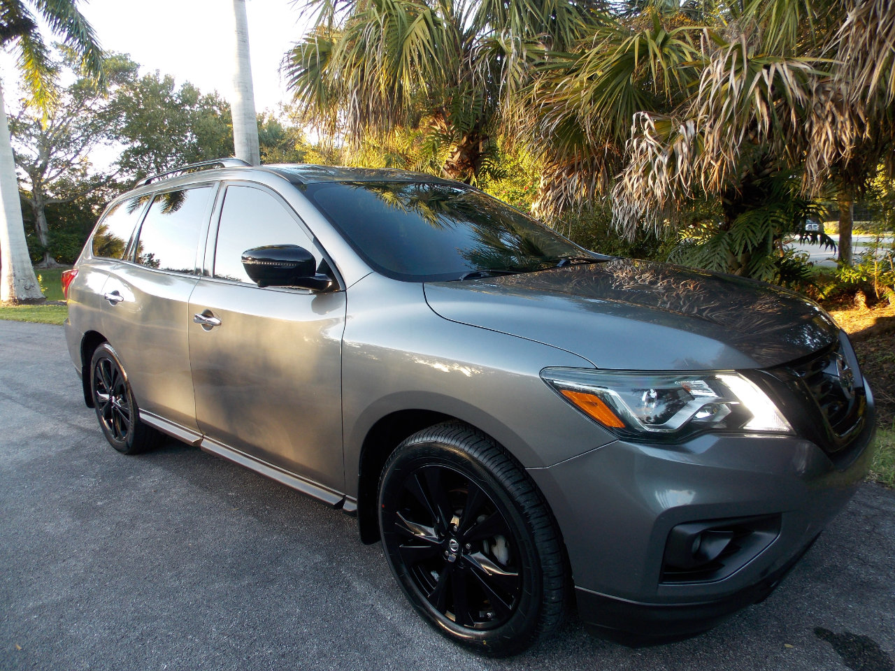 Used 2018 Nissan Pathfinder SL w/ Midnight Edition Package image 1