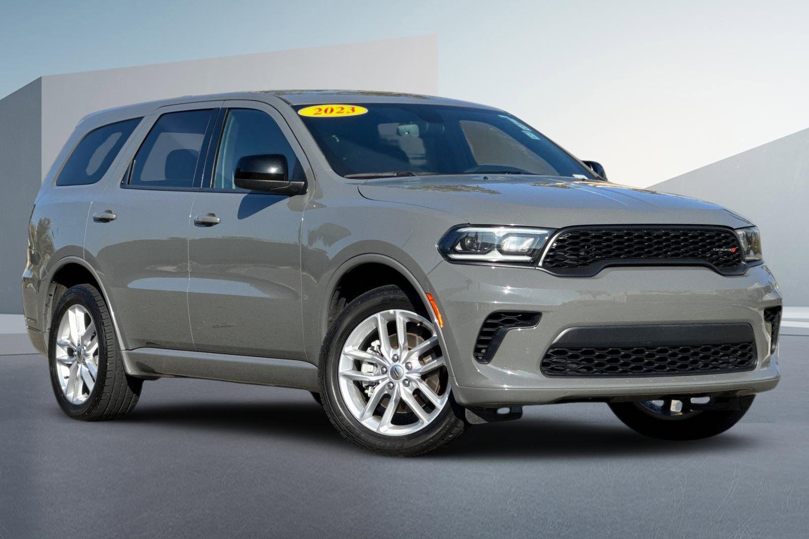 Used 2023 Dodge Durango GT image 2