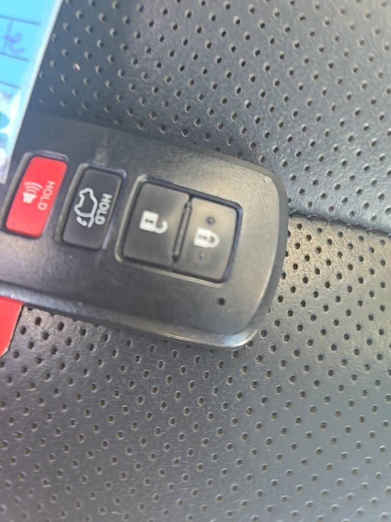 Used 2018 Toyota Highlander Limited image 34