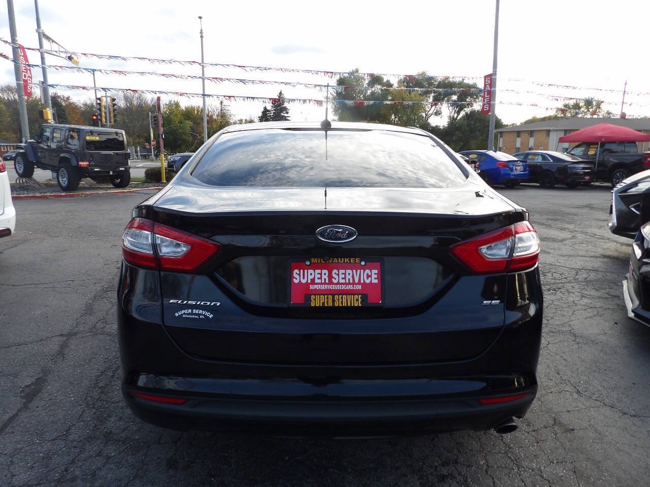 Used 2016 Ford Fusion SE FWD image 4