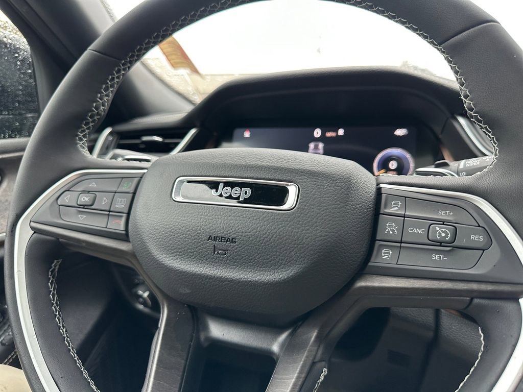 New 2025 Jeep Grand Cherokee Limited w/ Trailer Tow Package image 25