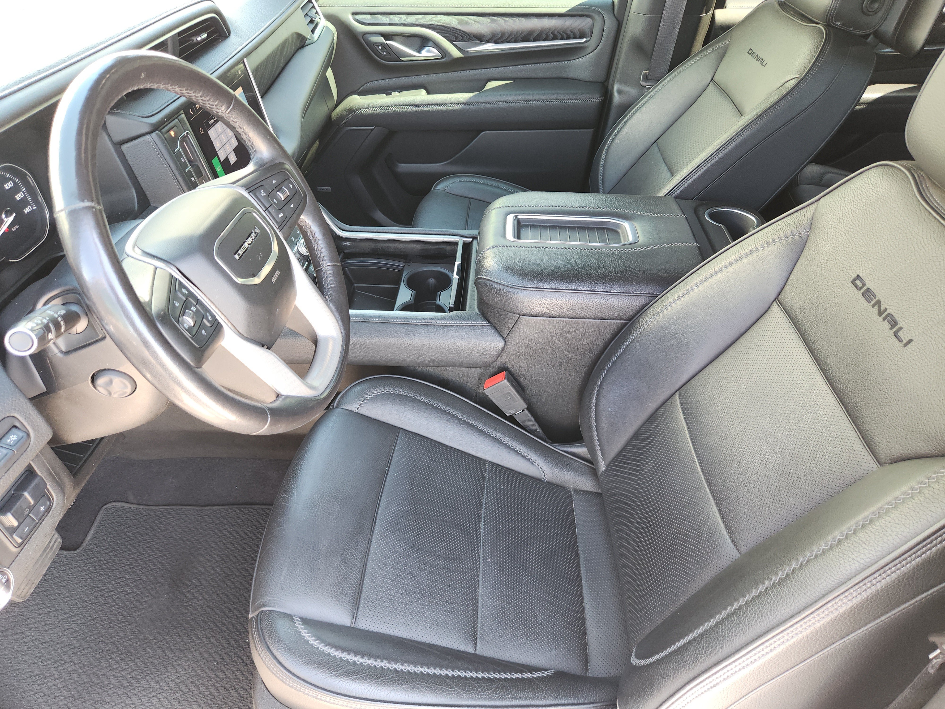 Used 2021 GMC Yukon XL Denali w/ Denali Premium Package AWD/4WD image 15