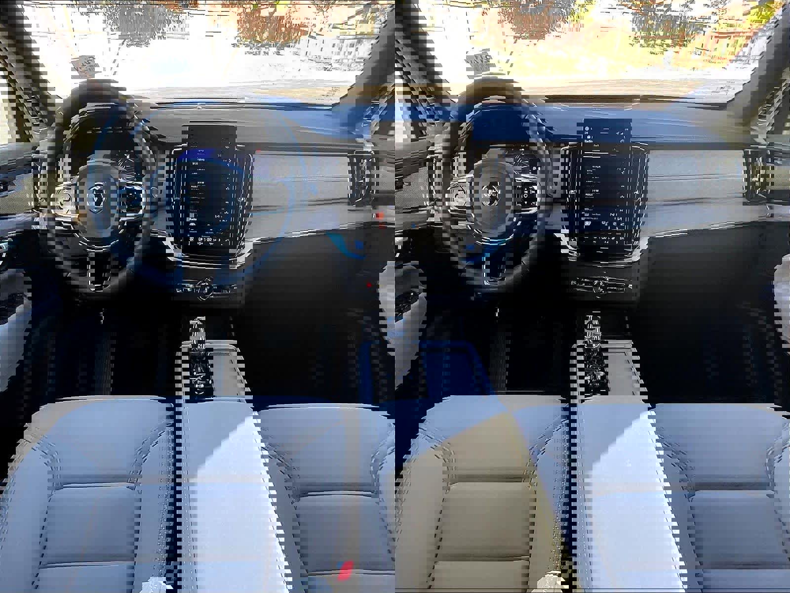 New 2026 Volvo XC90 B6 Plus w/ Protection Package Premier image 7