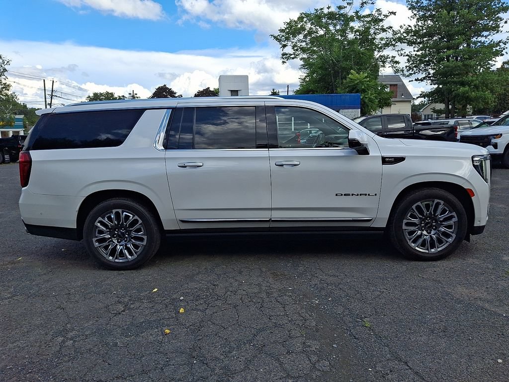 Certified 2023 GMC Yukon XL Denali Ultimate AWD/4WD image 9