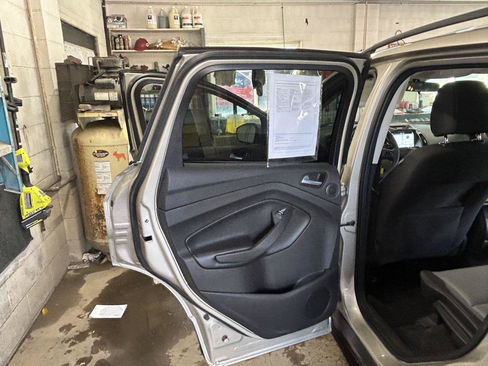 Used 2017 Ford Escape SE w/ Equipment Group 201A AWD/4WD image 16