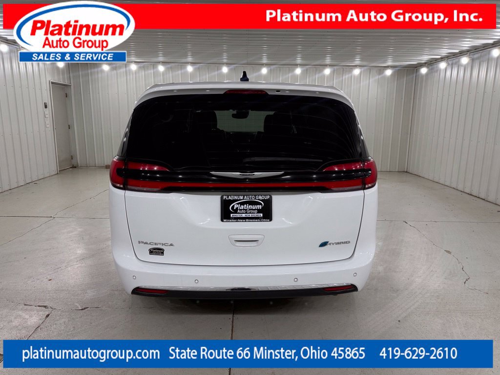 Used 2023 Chrysler Pacifica Limited FWD image 4