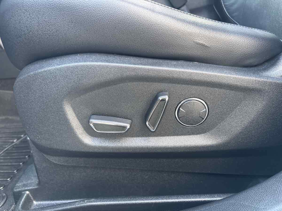 Used 2018 Ford Edge Titanium w/ Equipment Group 302A image 10