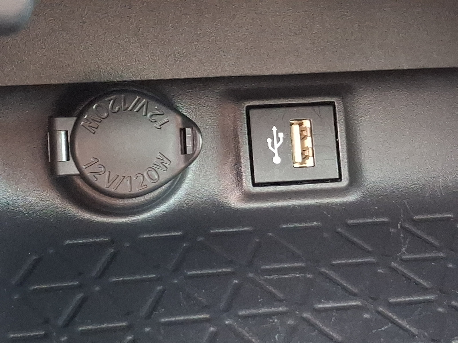 Used 2025 Toyota RAV4 XLE w/ Convenience Package FWD image 26