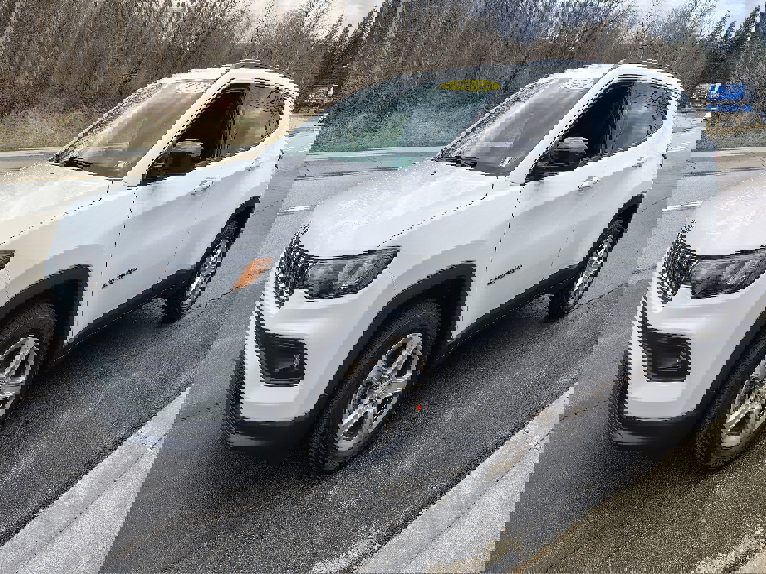 Used 2024 Jeep Compass Latitude image 4