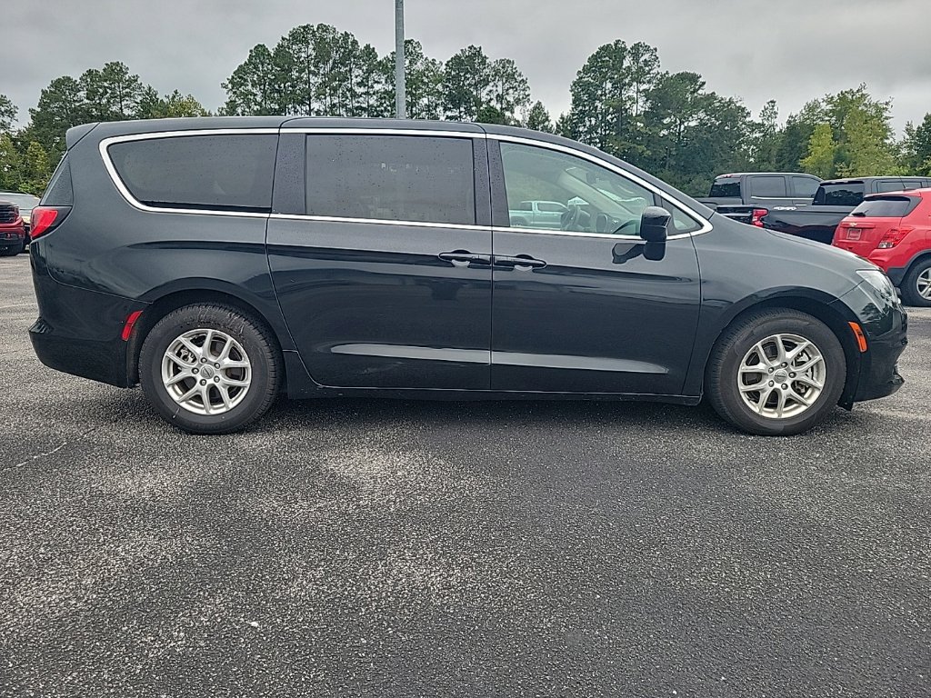 Used 2023 Chrysler Voyager LX FWD image 9