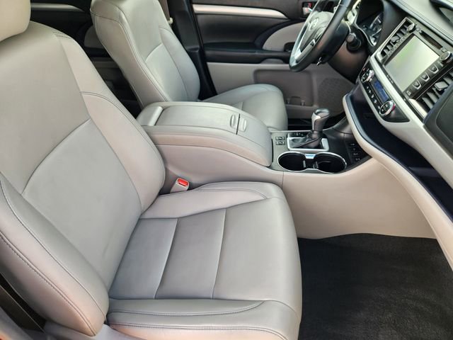 Used 2019 Toyota Highlander XLE image 12