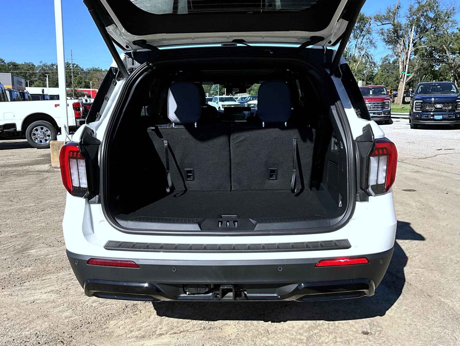 New 2027 Ford Explorer ST-Line w/ Premium Package AWD/4WD image 9