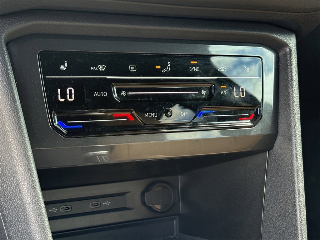 Used 2022 Volkswagen Tiguan SE image 21