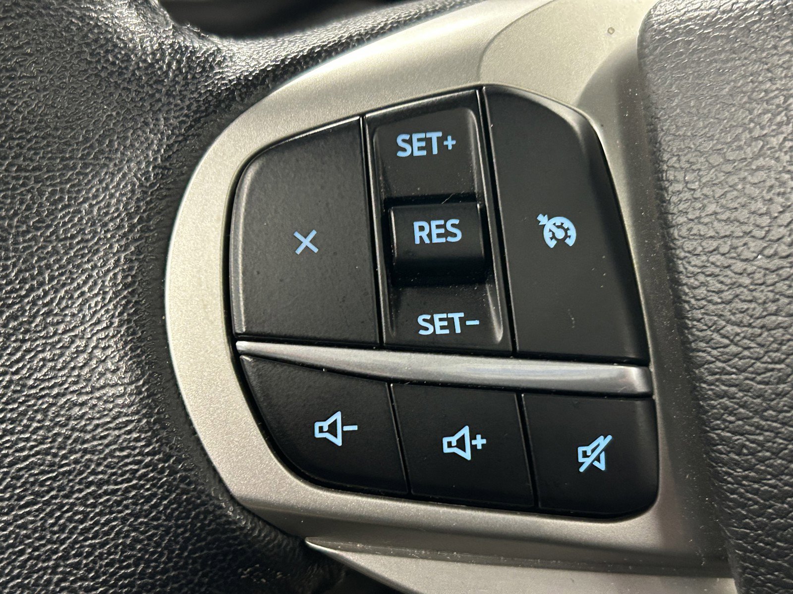 Used 2022 Ford Explorer XLT w/ Equipment Group 202A image 21