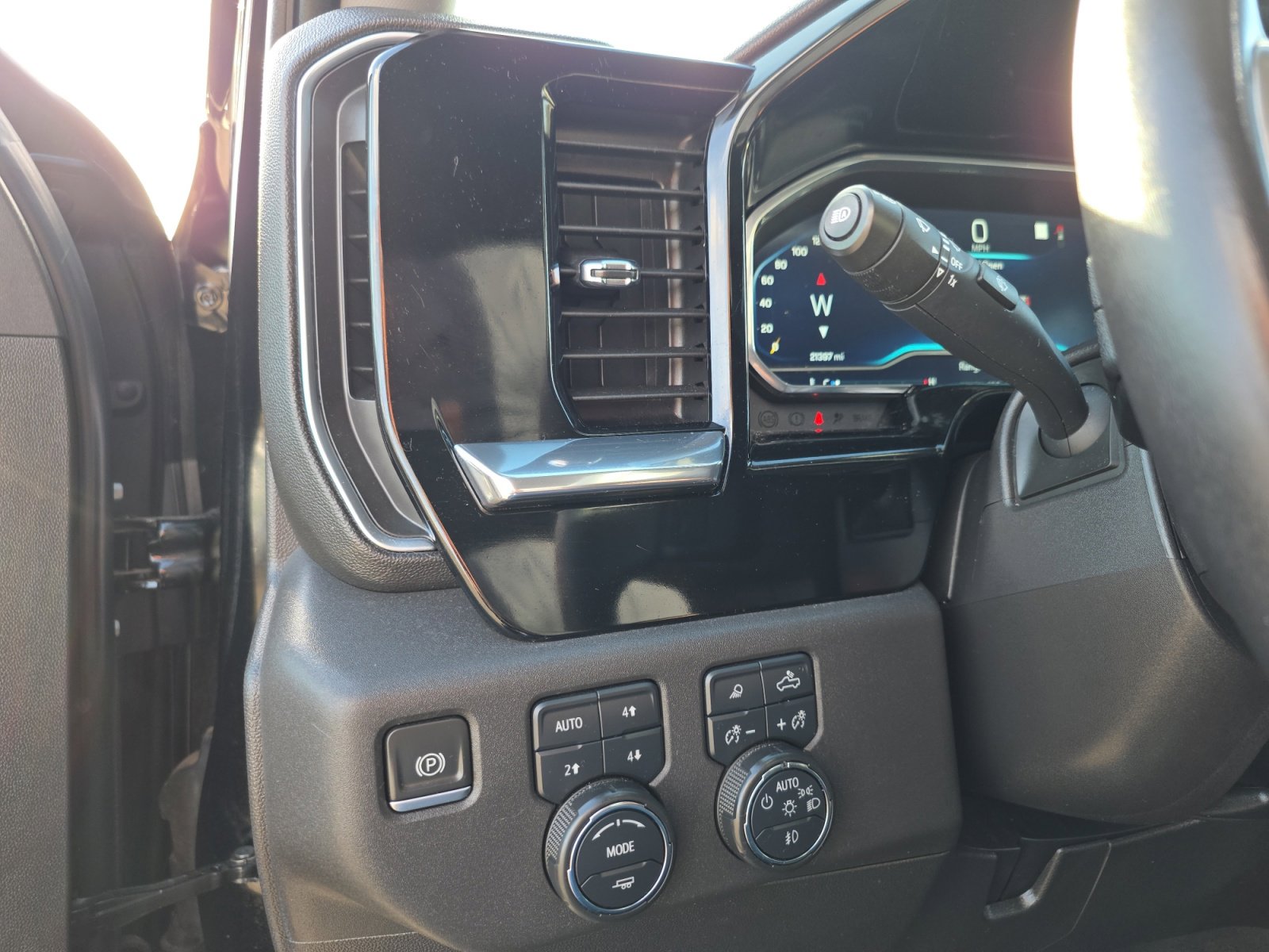 Used 2023 Chevrolet Silverado 1500 LT Trail Boss w/ LT Trail Boss Premium Package image 22