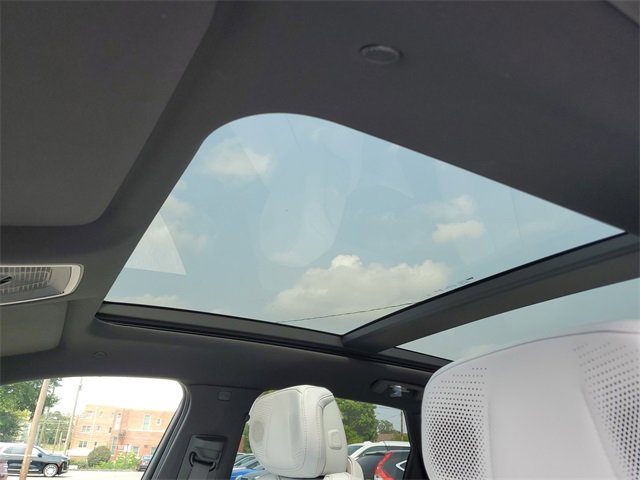 New 2025 Cadillac Lyriq Luxury image 24