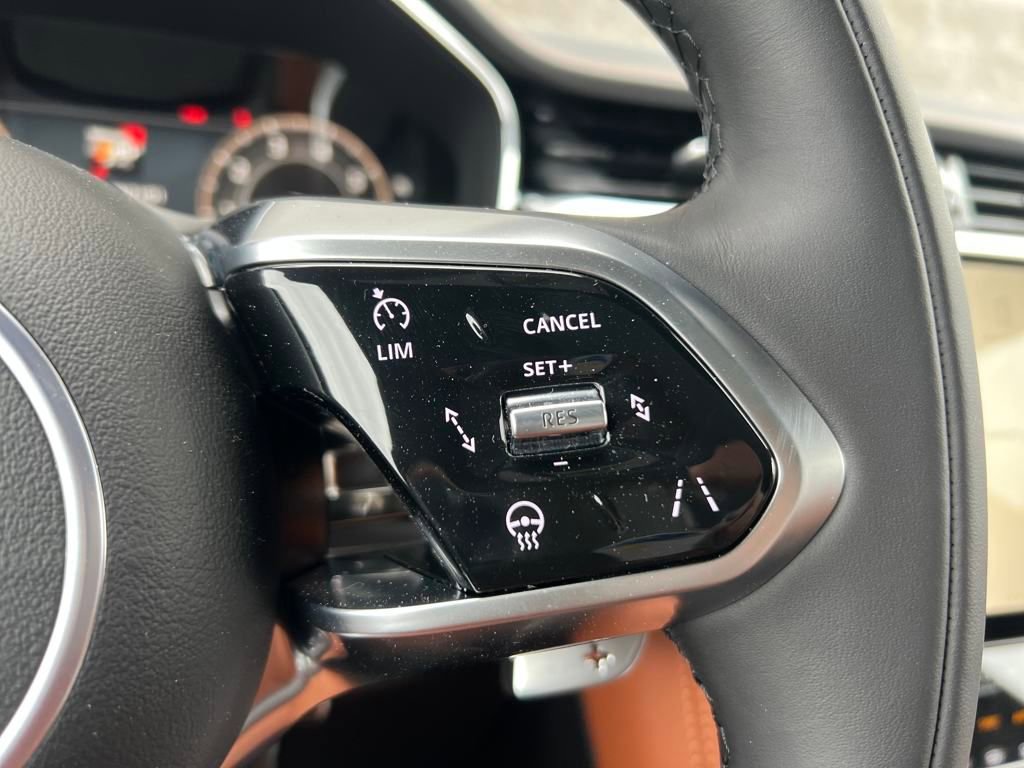 Used 2025 Jaguar F-PACE R-Dynamic S image 21