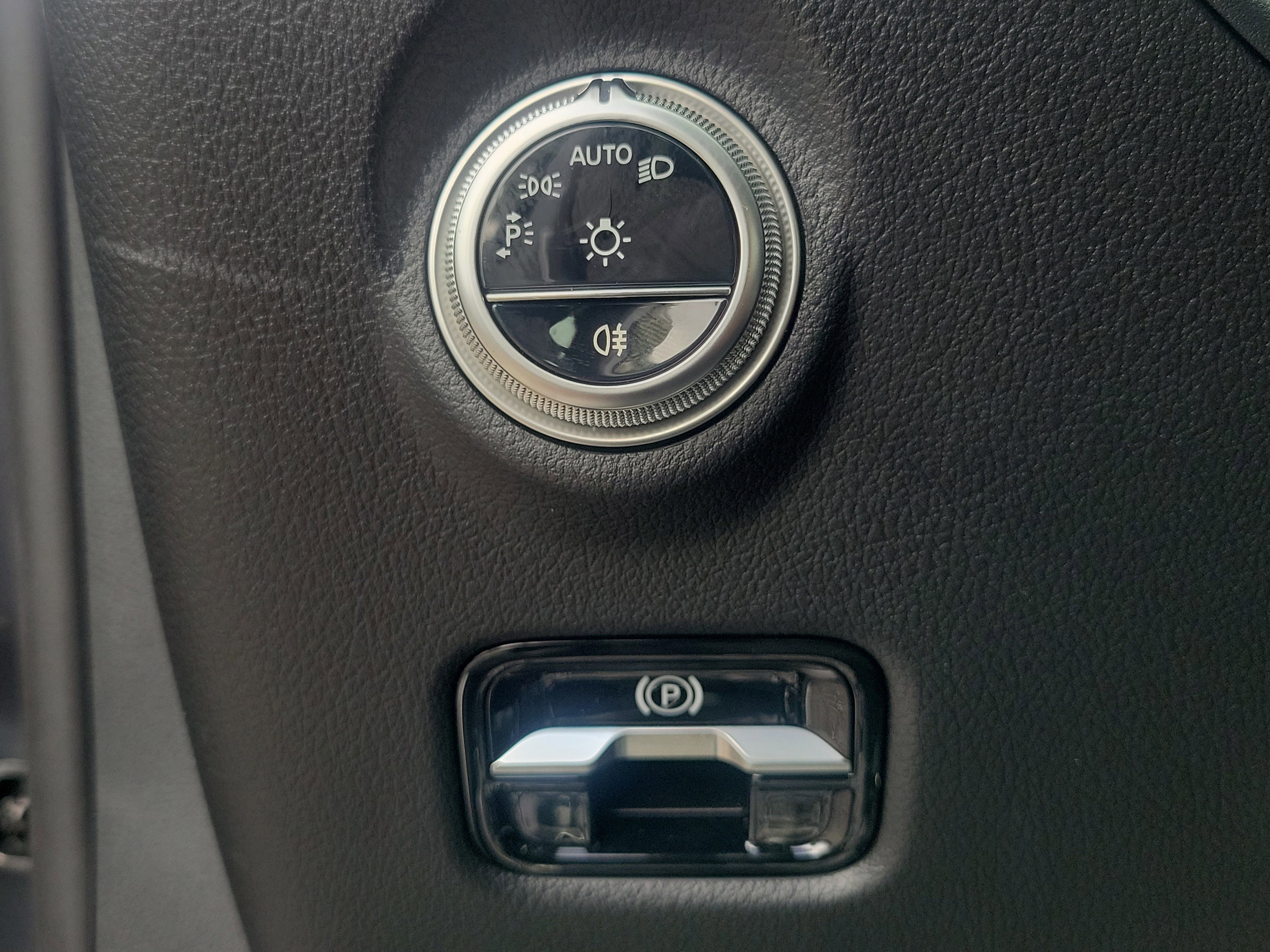 New 2025 Mercedes-Benz C 300 Sedan image 29
