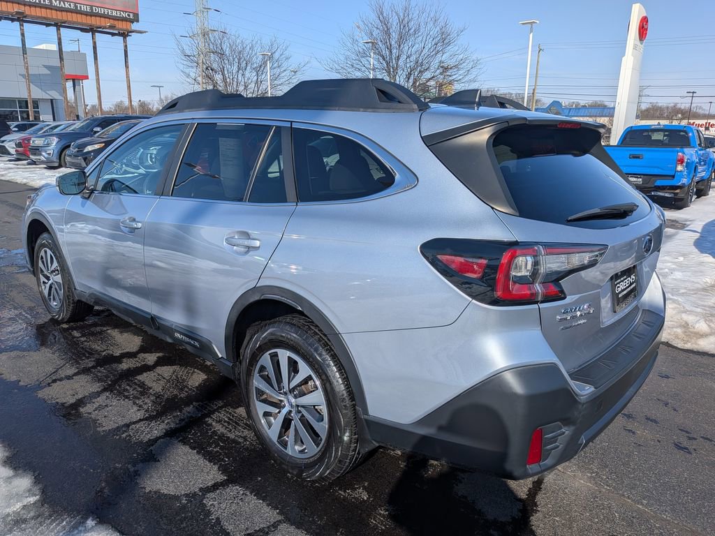 Used 2021 Subaru Outback Premium image 5