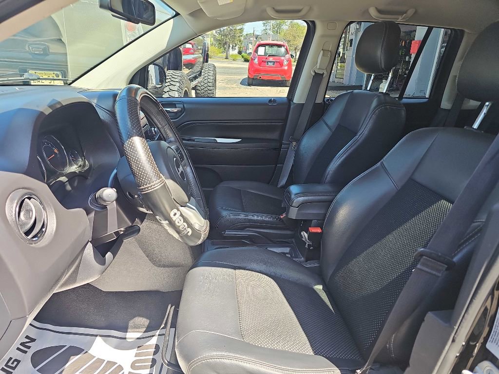 Used 2015 Jeep Compass Latitude image 10