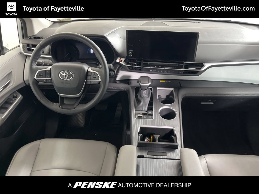 Certified 2025 Toyota Sienna XLE FWD image 5