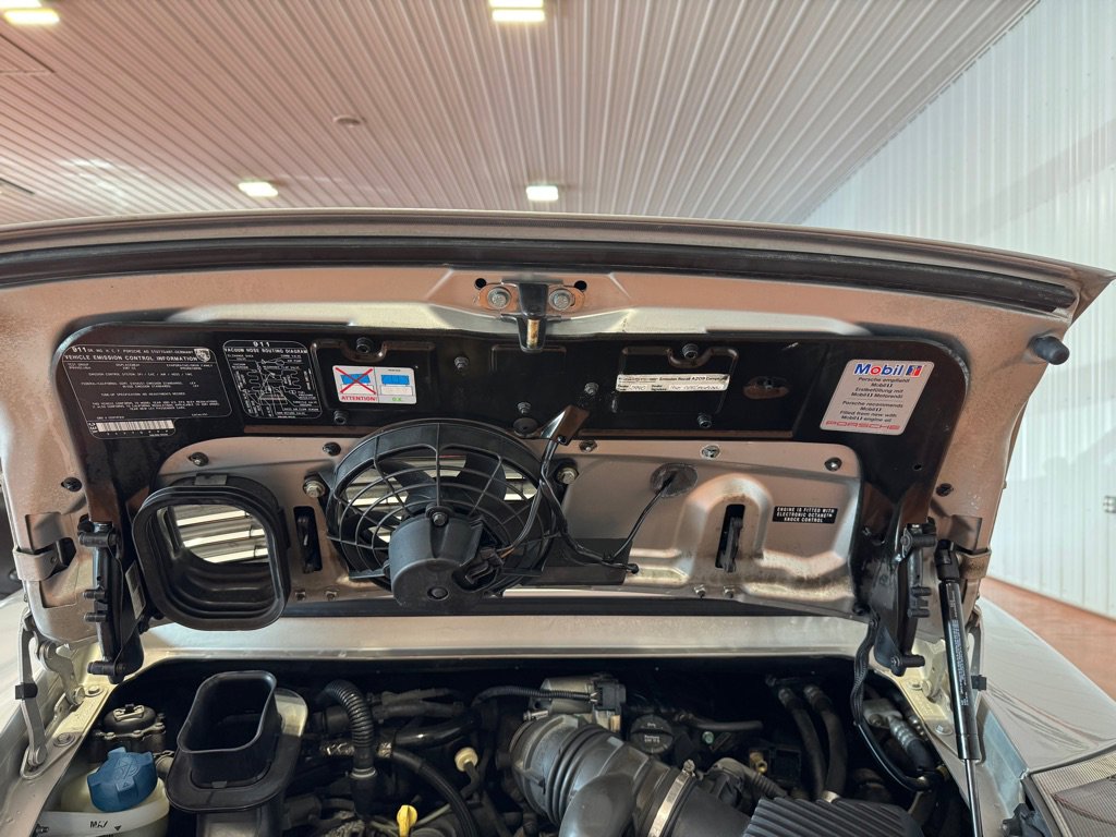 Used 2001 Porsche 911 Cabriolet image 31