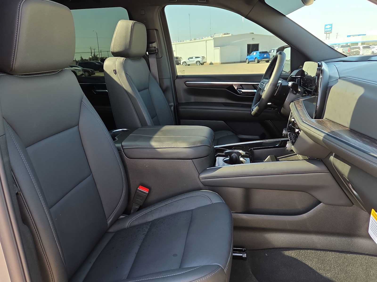 Used 2026 Chevrolet Tahoe Z71 w/ Comfort Package AWD/4WD image 18