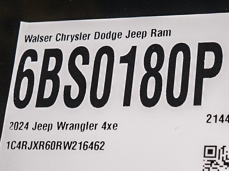 Used 2024 Jeep Wrangler Unlimited Rubicon 4xe AWD/4WD image 31