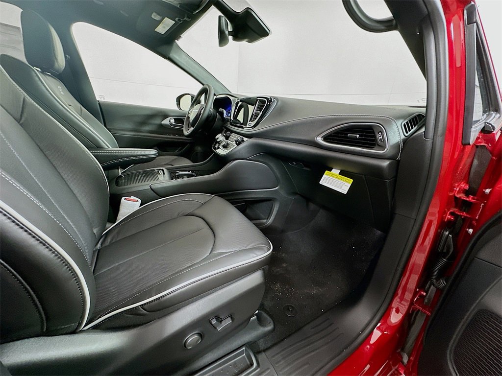 New 2026 Chrysler Pacifica Limited w/ S Appearance Package image 23