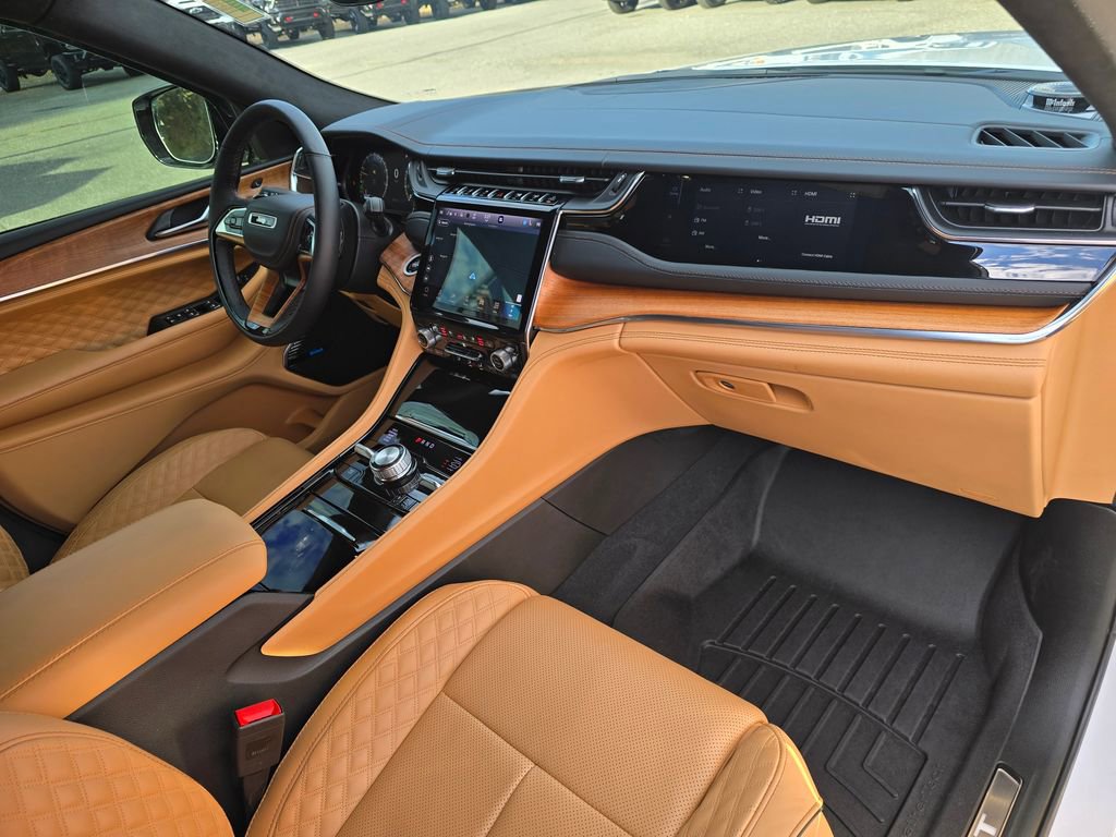 Used 2025 Jeep Grand Cherokee L Summit image 31