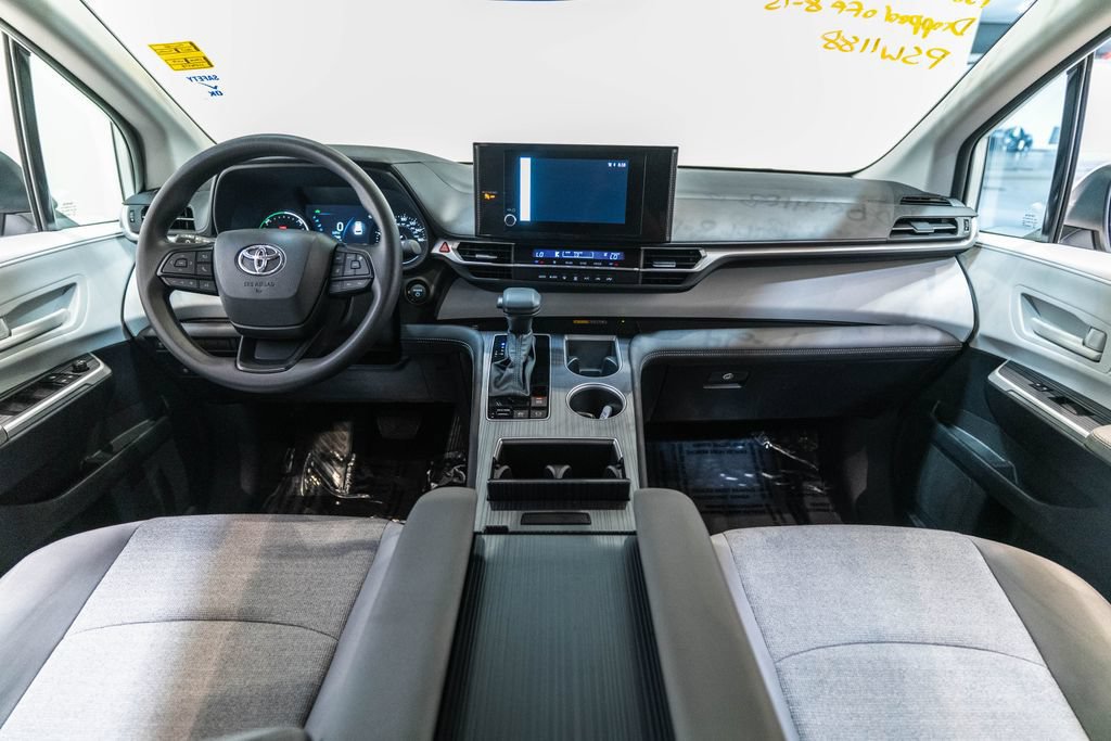 Certified 2025 Toyota Sienna LE FWD image 13