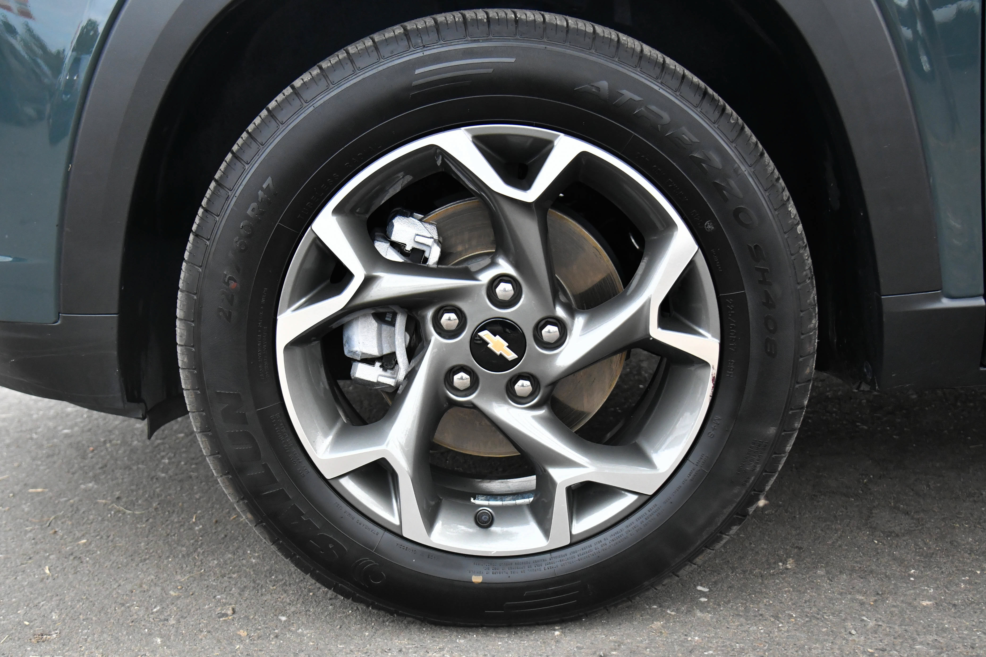 Used 2025 Chevrolet Trax LT FWD image 12
