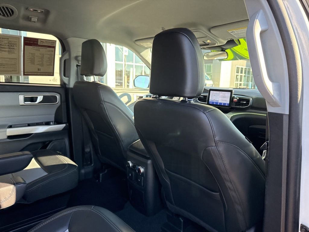 Used 2024 Ford Explorer XLT w/ Equipment Group 202A image 27