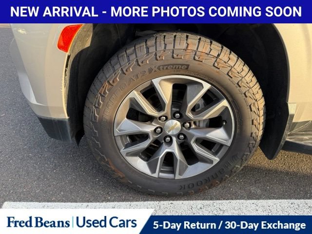 Used 2022 Chevrolet Suburban LT w/ Luxury Package AWD/4WD image 5