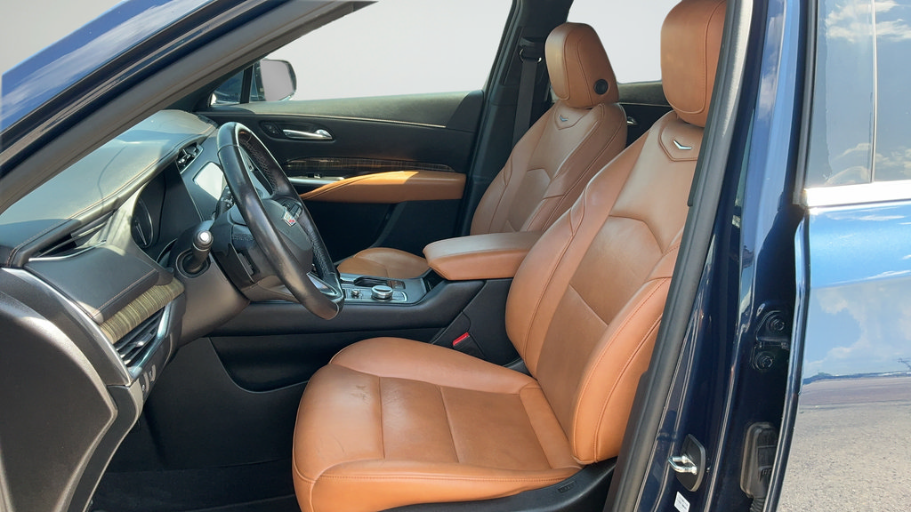 Used 2021 Cadillac XT4 Premium Luxury FWD image 11