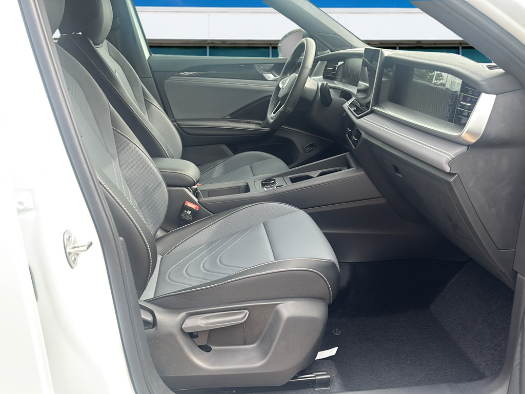New 2026 Volkswagen Tiguan SE R-Line AWD/4WD image 11
